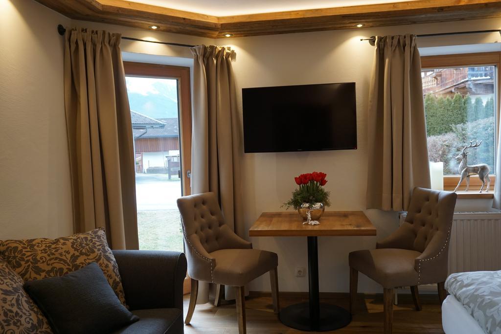 Am Wilden Kaiser Landhausstudios Елмау Екстериор снимка